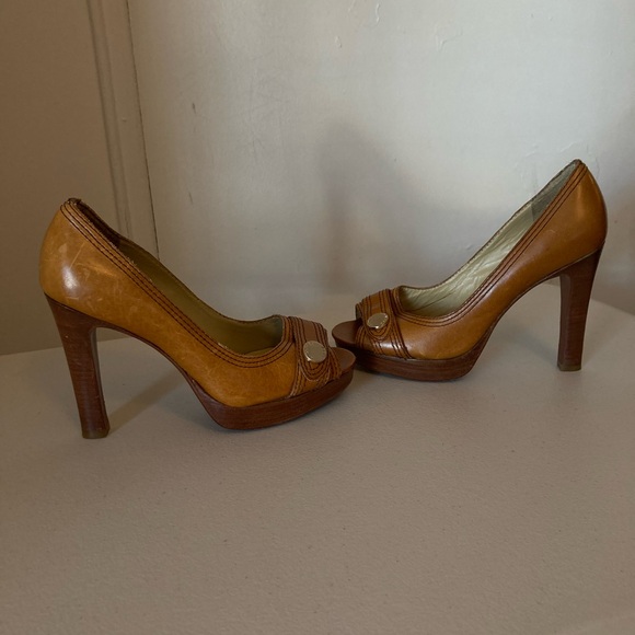 Michael Kors Tan Leather Open Toe Wooden Heels with Gold Logo Button - Picture 14 of 17